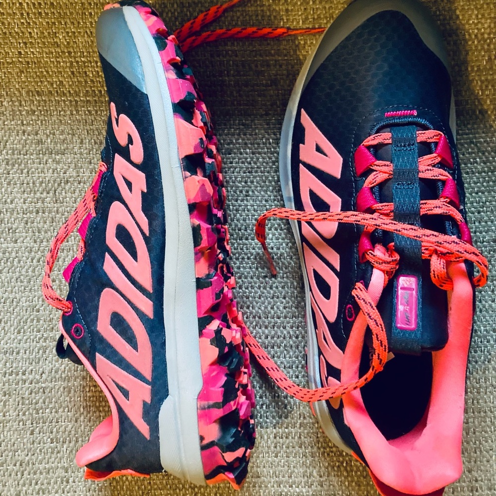 ADIDAS RUNNING SHOE NEVER WORN 7.5
